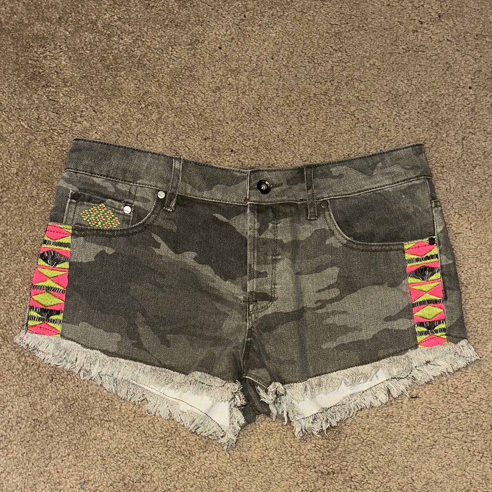 Roxy Camouflage Jean Shorts with Pink Accents 28 western boho